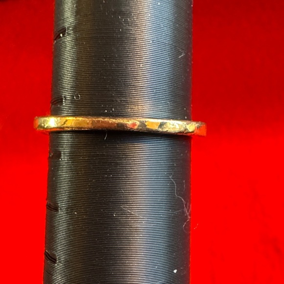 Elegant Gold and Silver Heart Ring - Picture 4 of 6